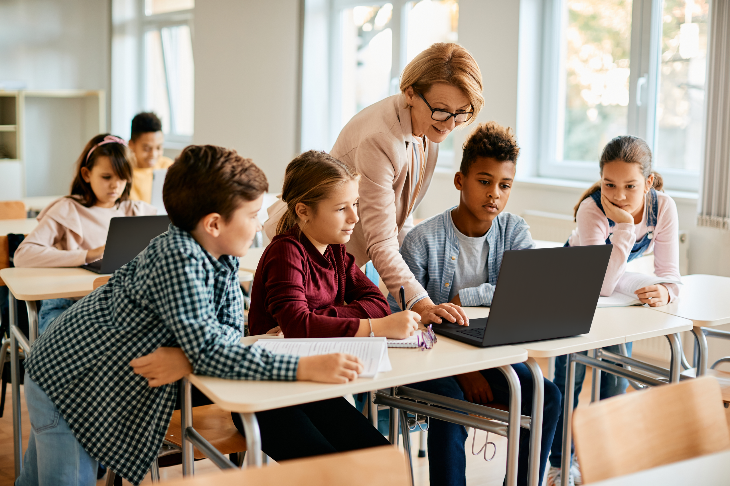 QUEM EDUCARÁ NOSSOS FILHOS: PROFESSORES OU ALGORITMOS?